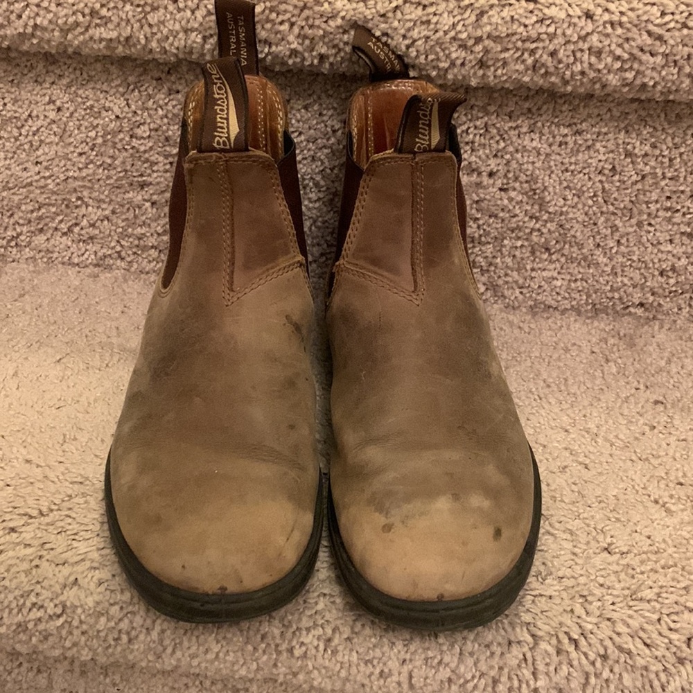 US size 8.5 classic blundstones rustic brown
